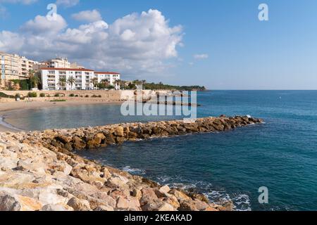 Blick auf die Küste LAmetlla de Mar Tarragona Spanien Costa Dorada nördlich von L`ampolla und dem Ebro-Delta in Katalonien Stockfoto